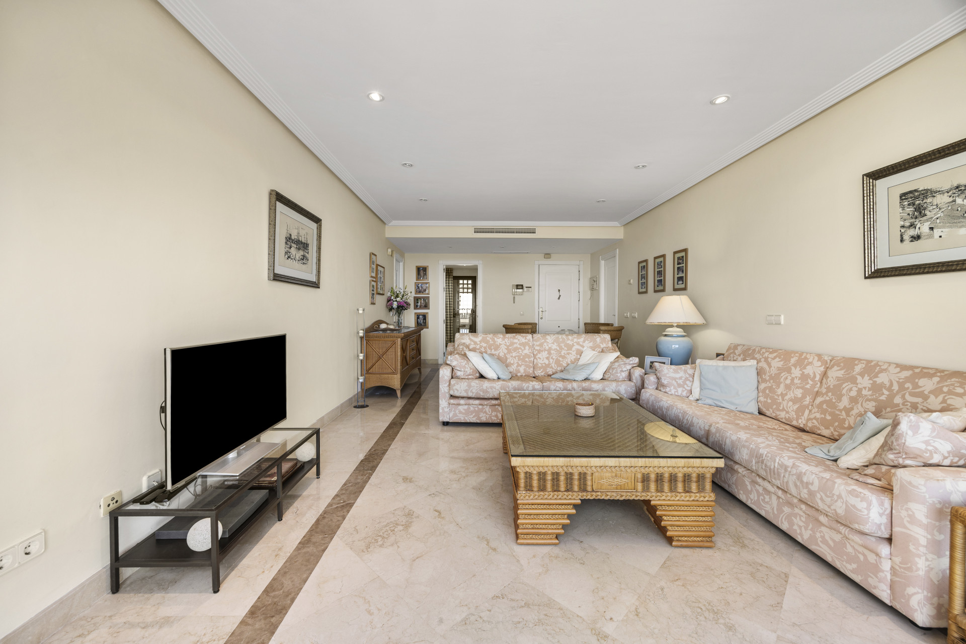 3 Bedroom Penthouse in Benahavís - Photo 7