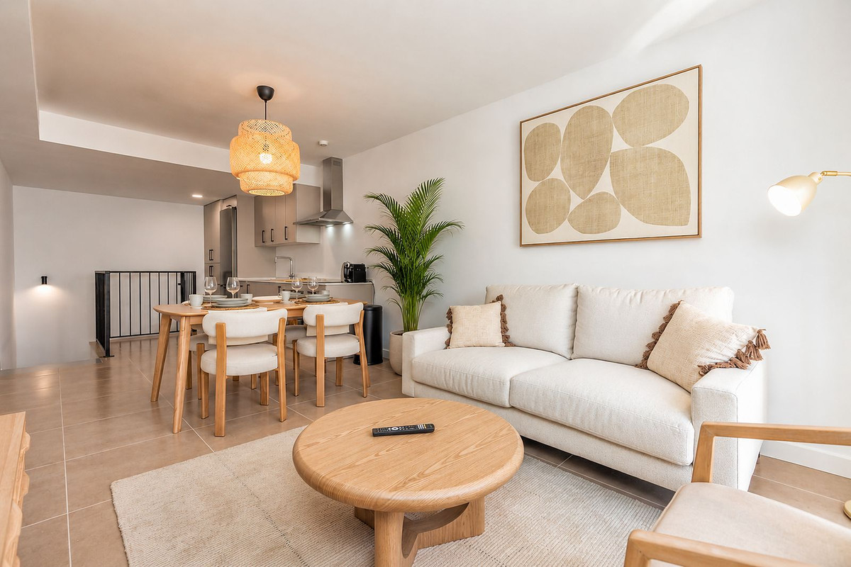 2 Bedroom Apartment in Fuengirola - Photo 7