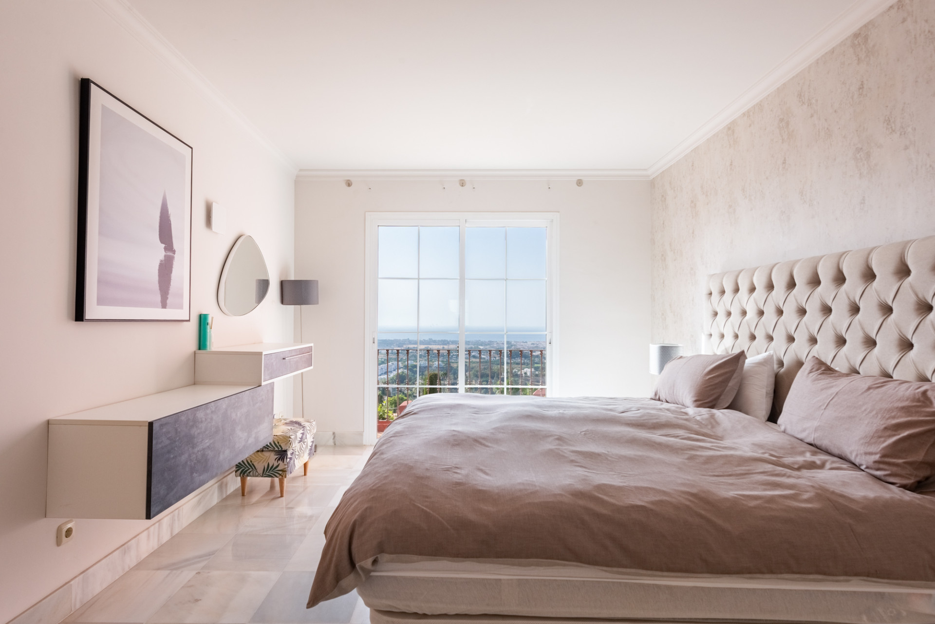 2 Bedroom Apartment in Benahavís - Photo 15