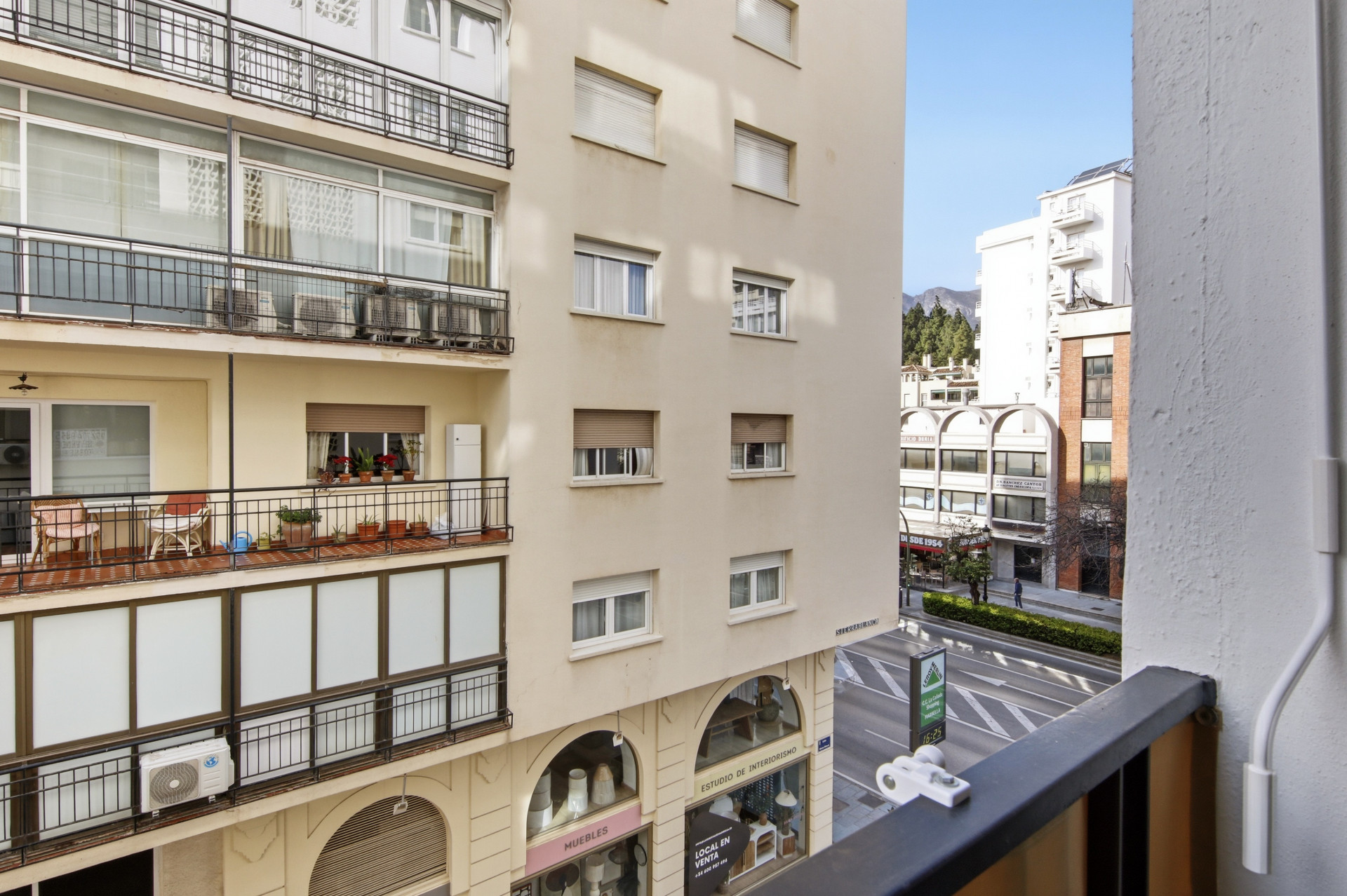 2 Bedroom Apartment in Marbella - Photo 9