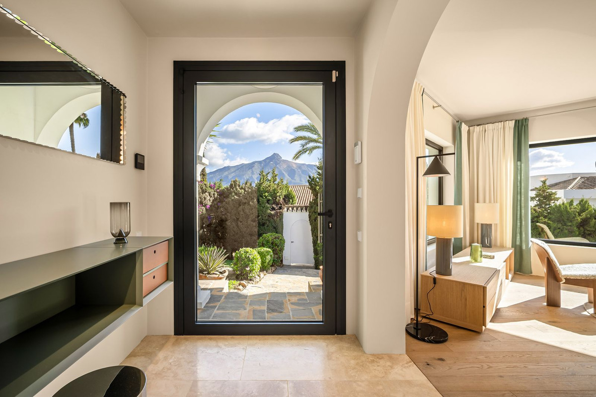 4 Bedroom Villa in Marbella - Photo 12