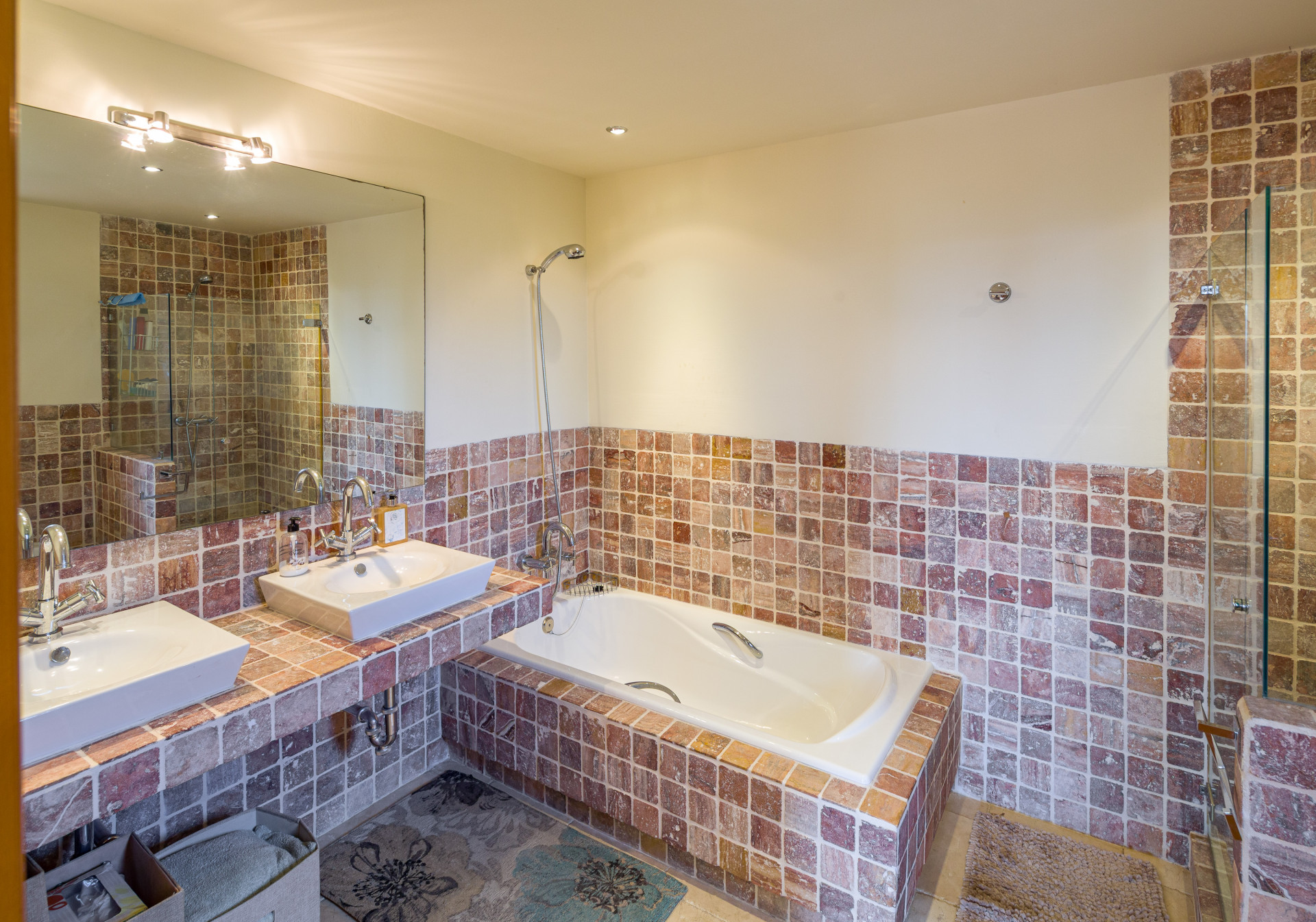 2 Bedroom Apartment in Benahavís - Photo 12