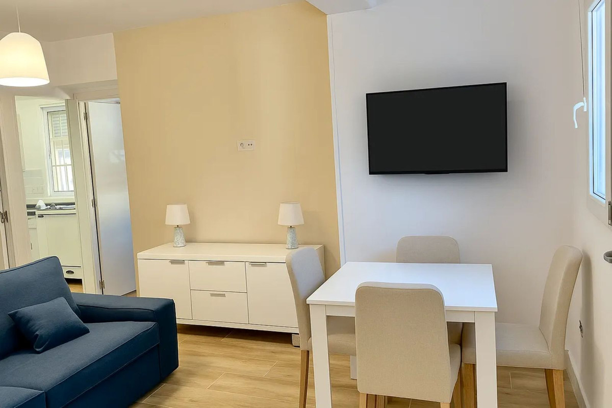 3 Bedroom Apartment in Benalmádena - Photo 4