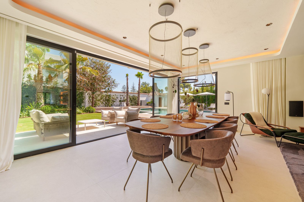 5 Bedroom Villa in Marbella - Photo 16