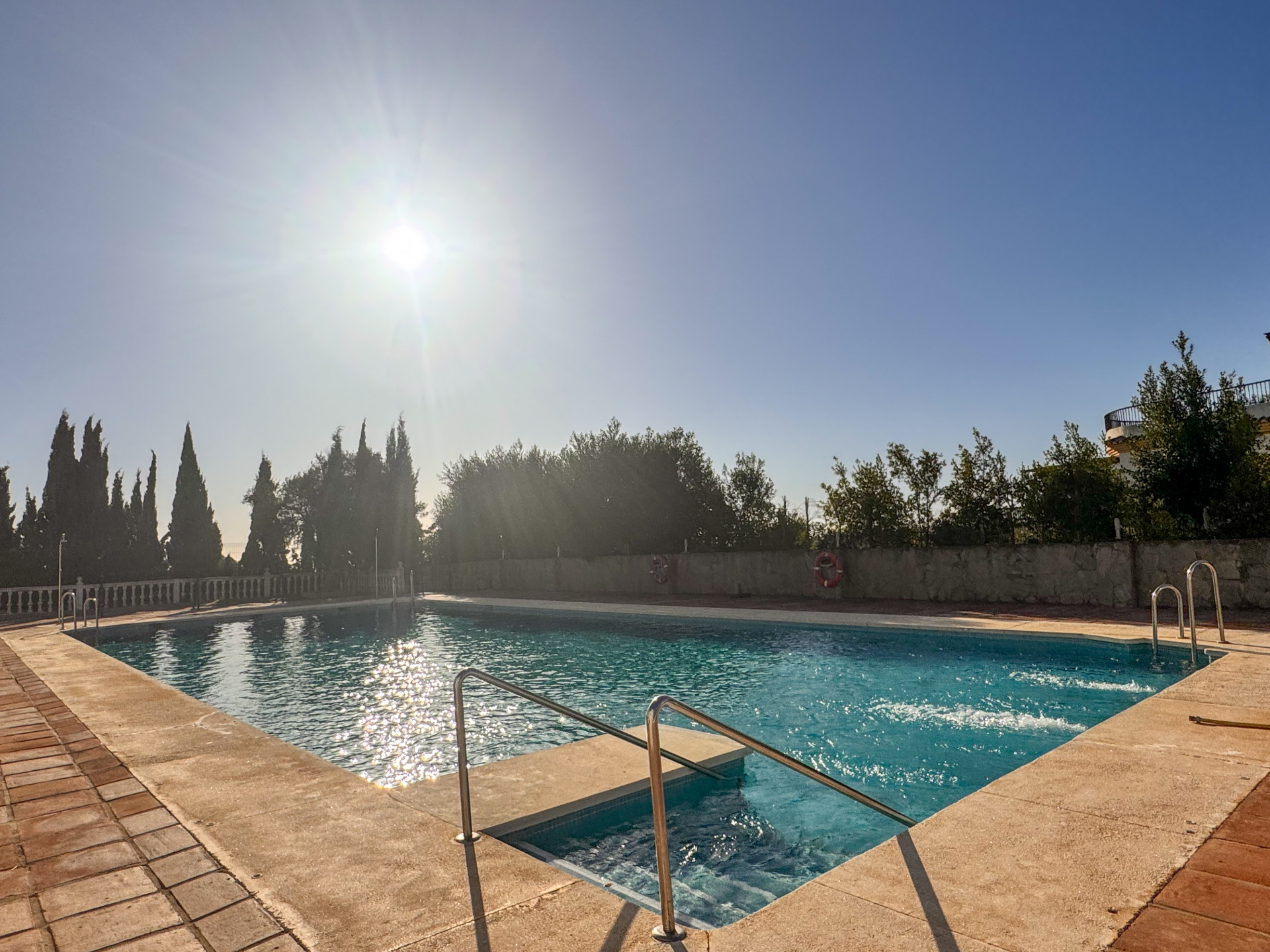 Local con piscina en Cádiz – Foto 5