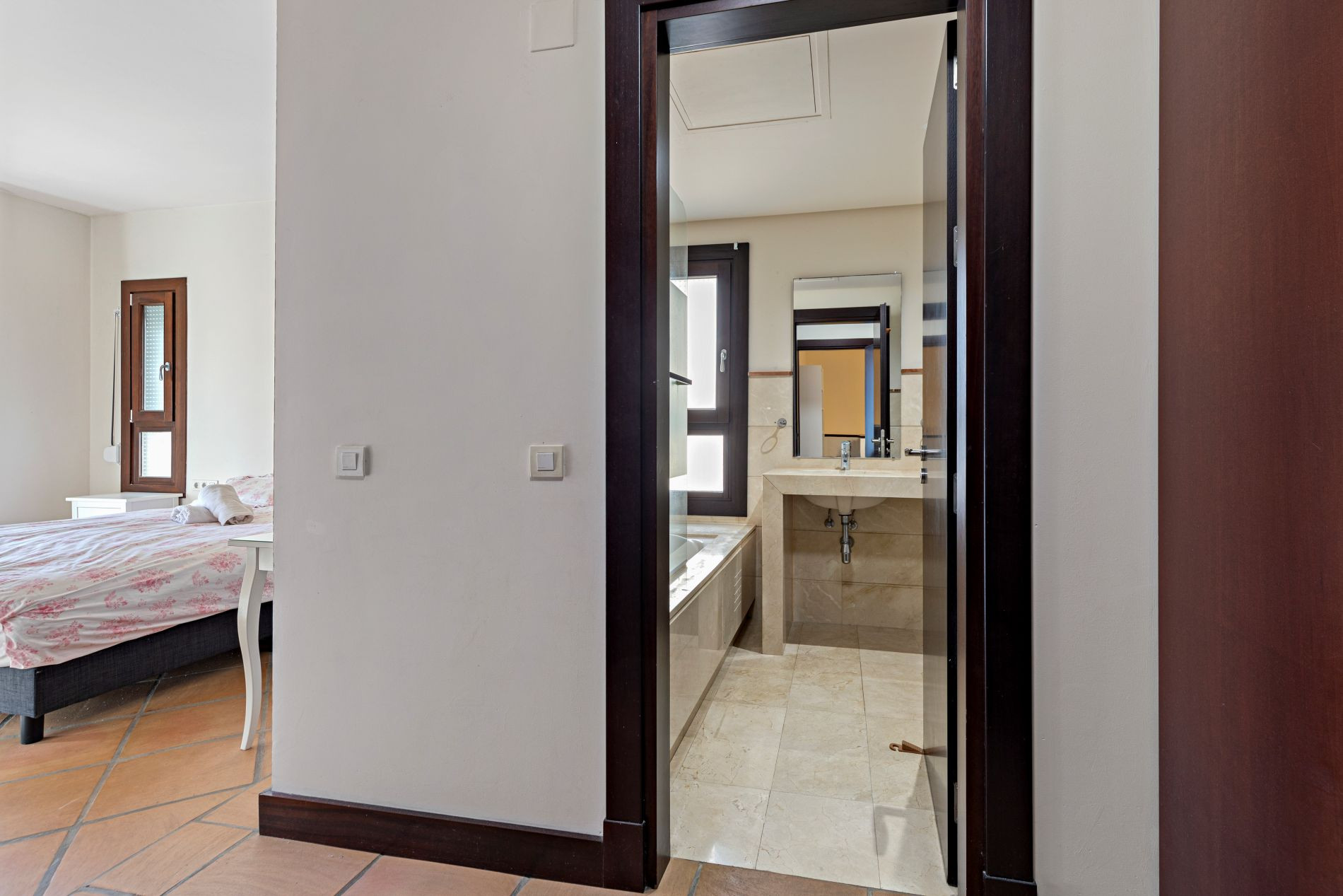 4 Bedroom Townhouse in Benahavís - Photo 10