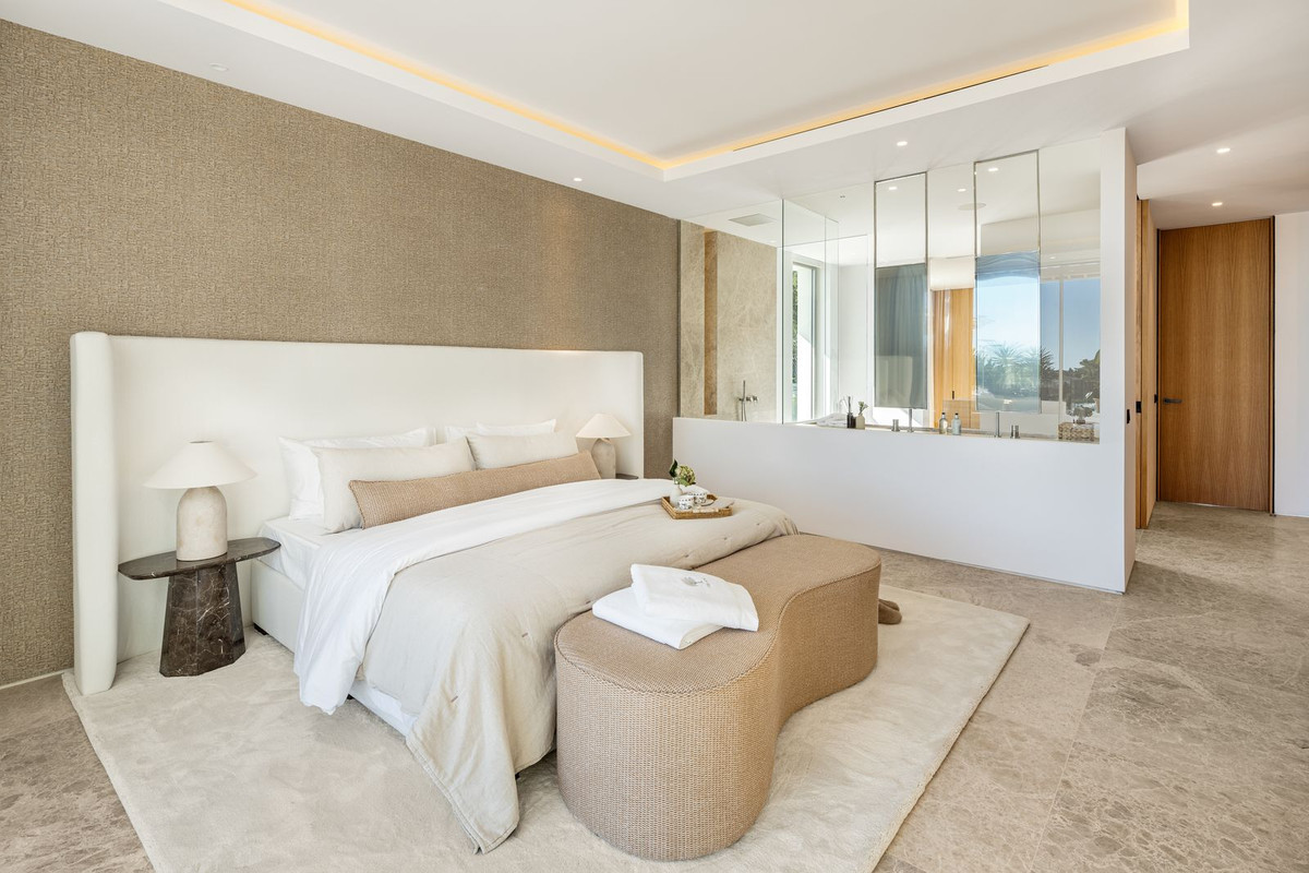 6 Bedroom Villa in Marbella - Photo 19