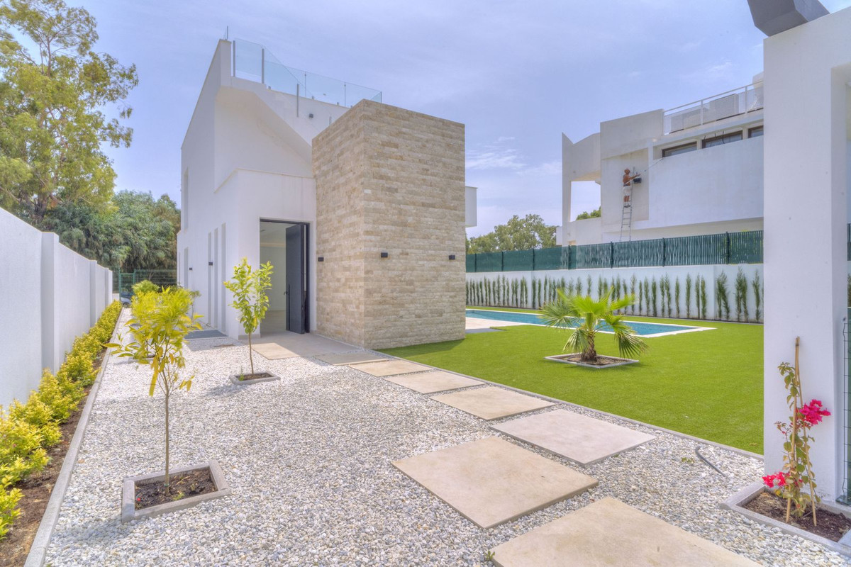 6 Bedroom Villa in Marbella - Photo 7