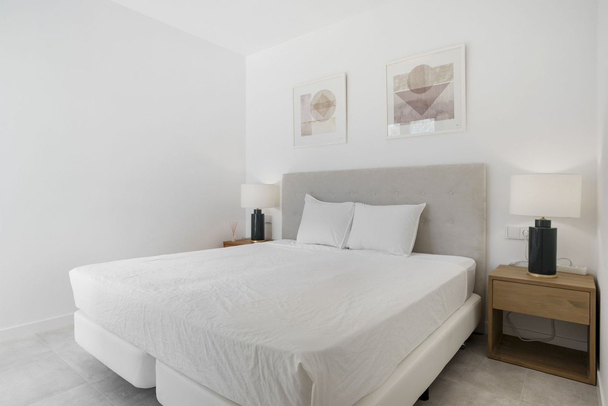 3 Bedroom Apartment in Estepona - Photo 16