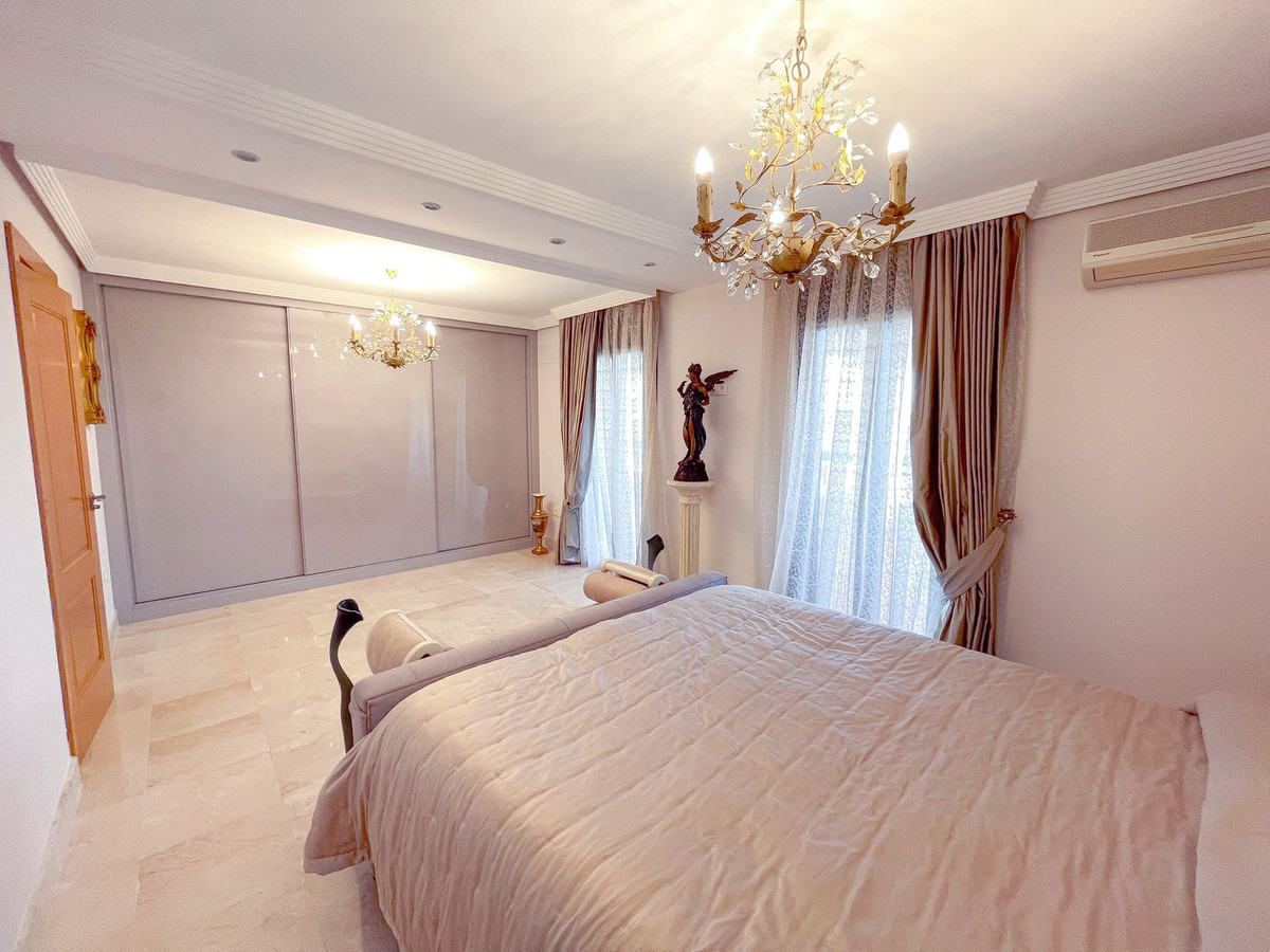 3 Bedroom Apartment in San Pedro de Alcántara - Photo 9