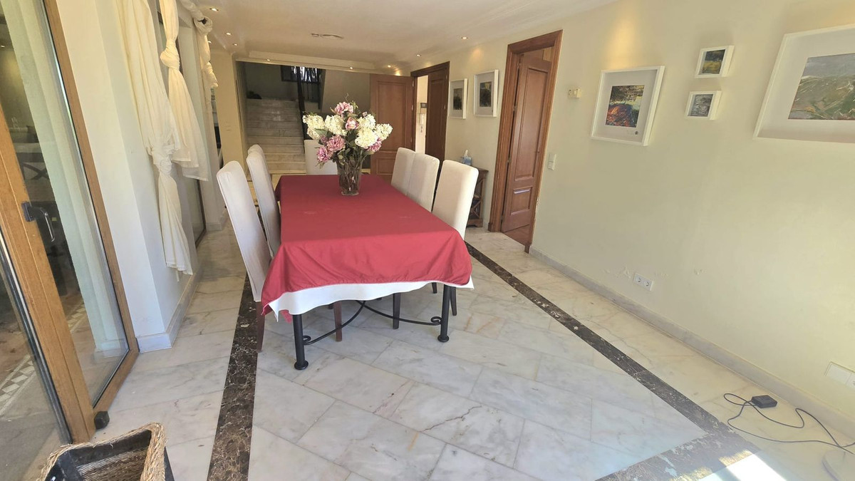7 Bedroom Villa in Marbella - Photo 39