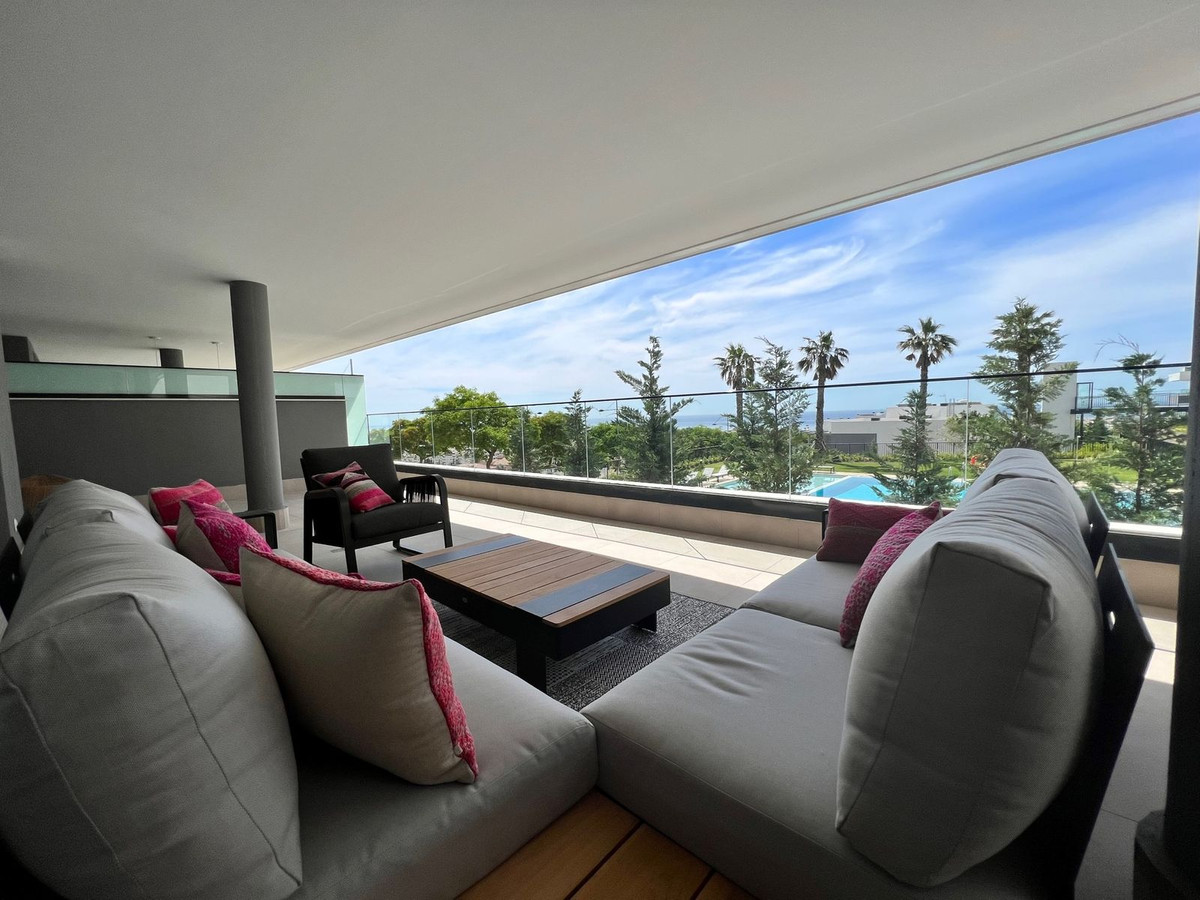 4 Bedroom Apartment in Estepona - Photo 33