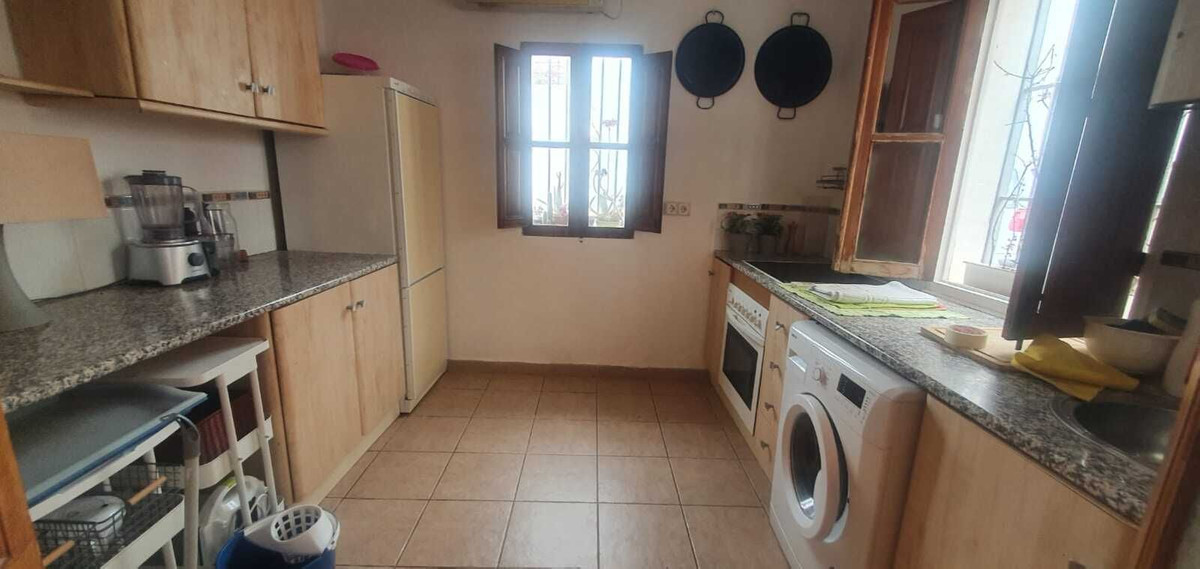 3 Bedroom Townhouse in Guaro - Photo 15