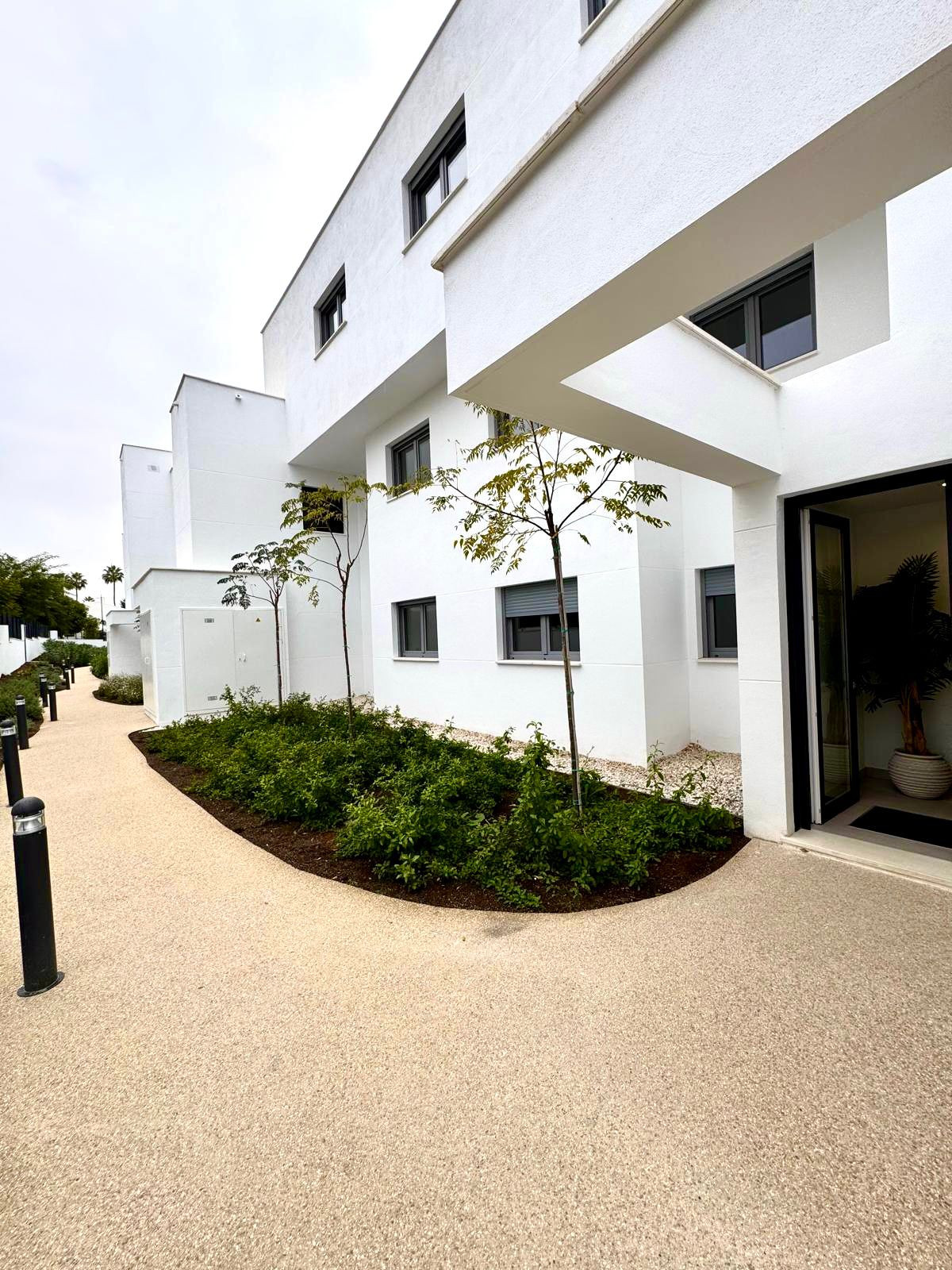 2 Bedroom Apartment in Estepona - Photo 9
