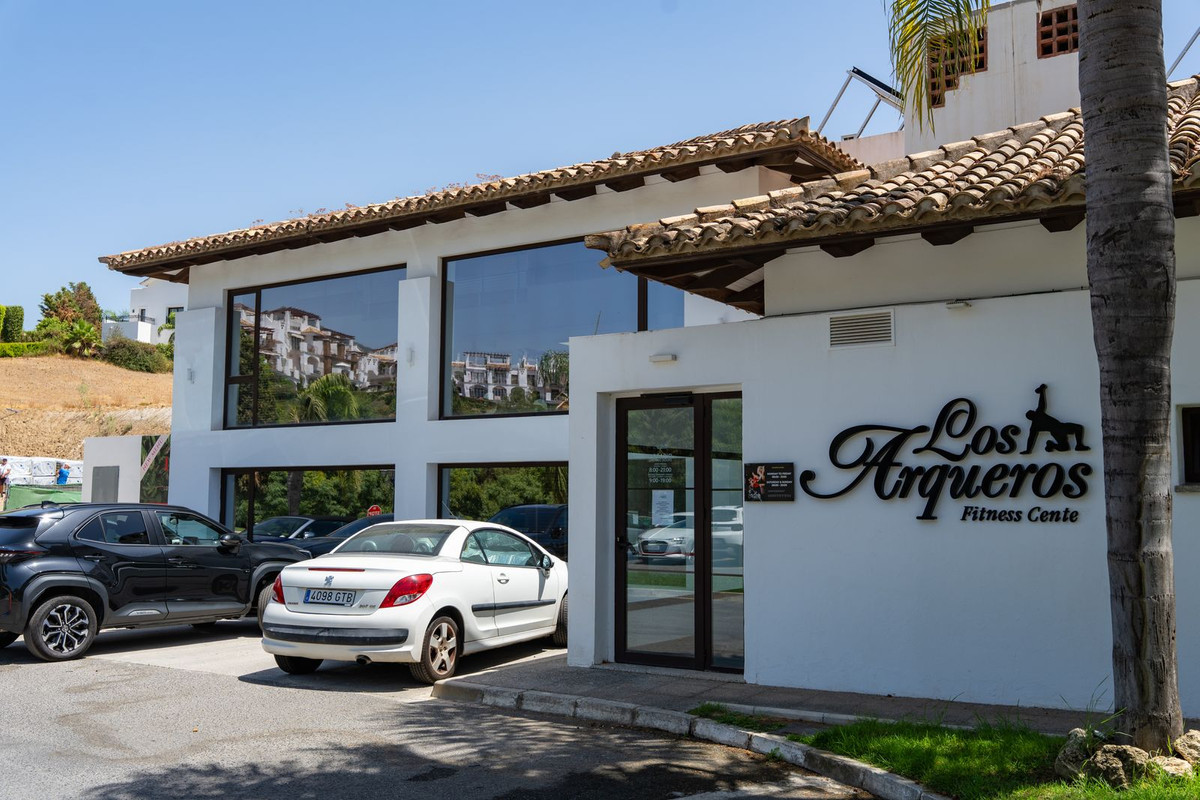 2 Bedroom Penthouse in Benahavís - Photo 48