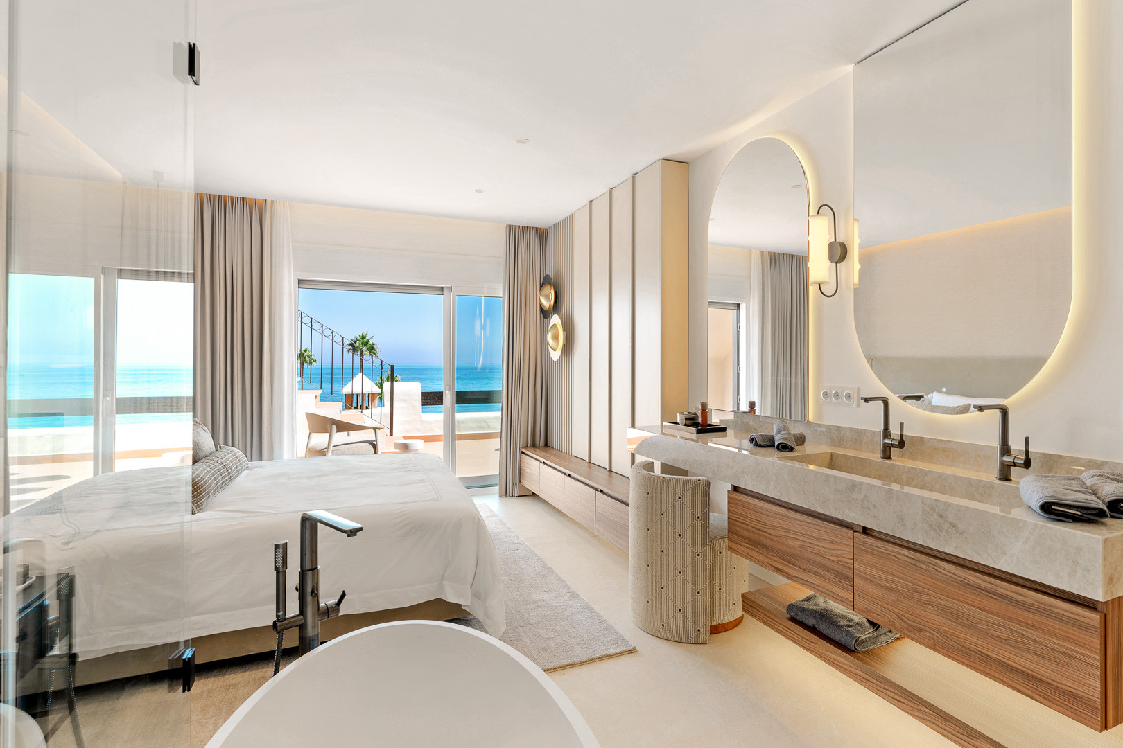 3 Bedroom Penthouse in Estepona - Photo 32
