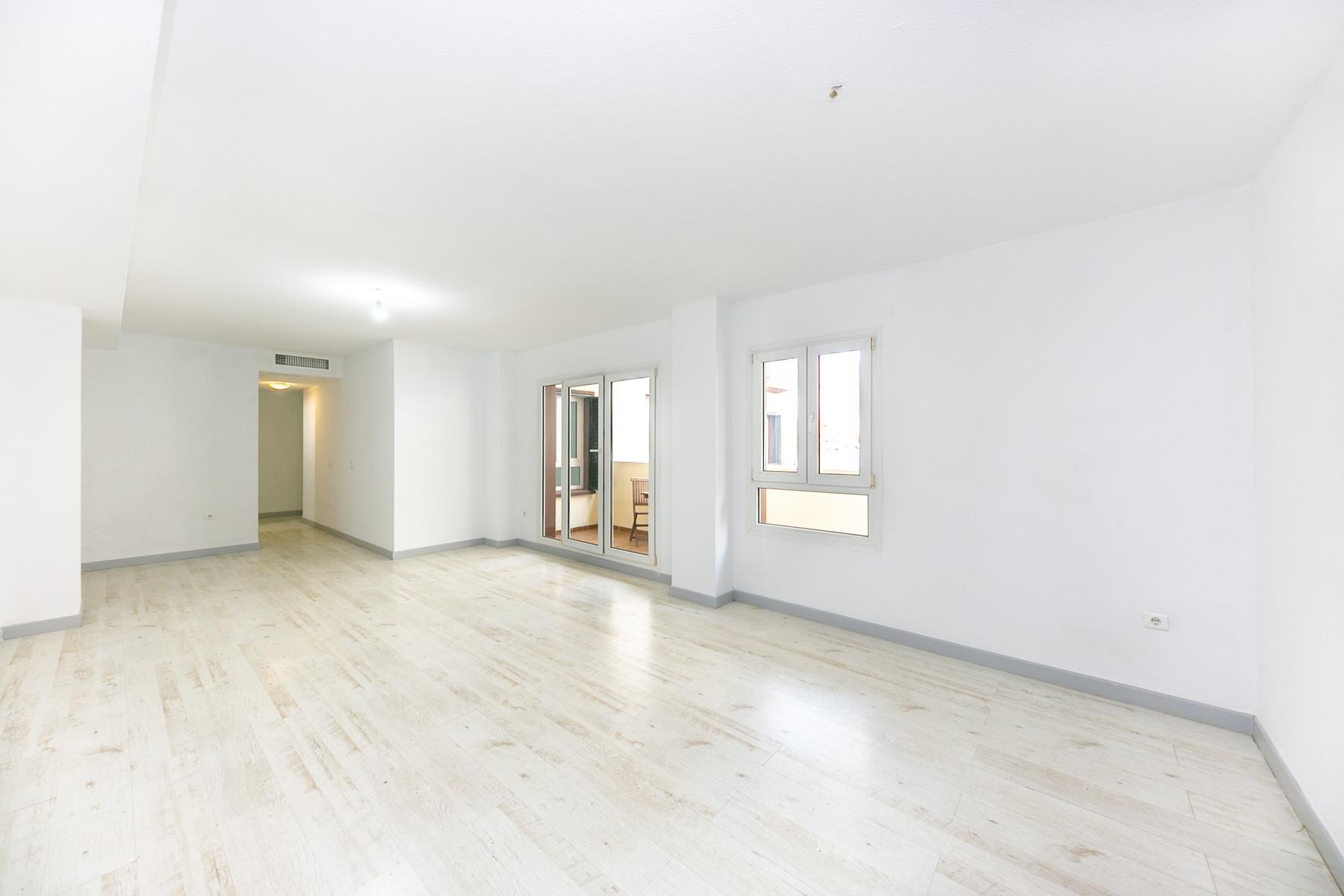3 Bedroom Apartment in Benalmádena - Photo 4