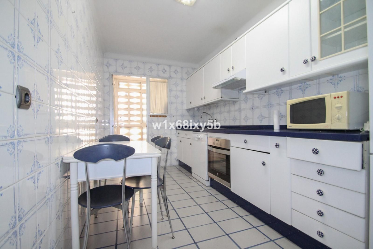 3 Bedroom Apartment in Marbella - Photo 5