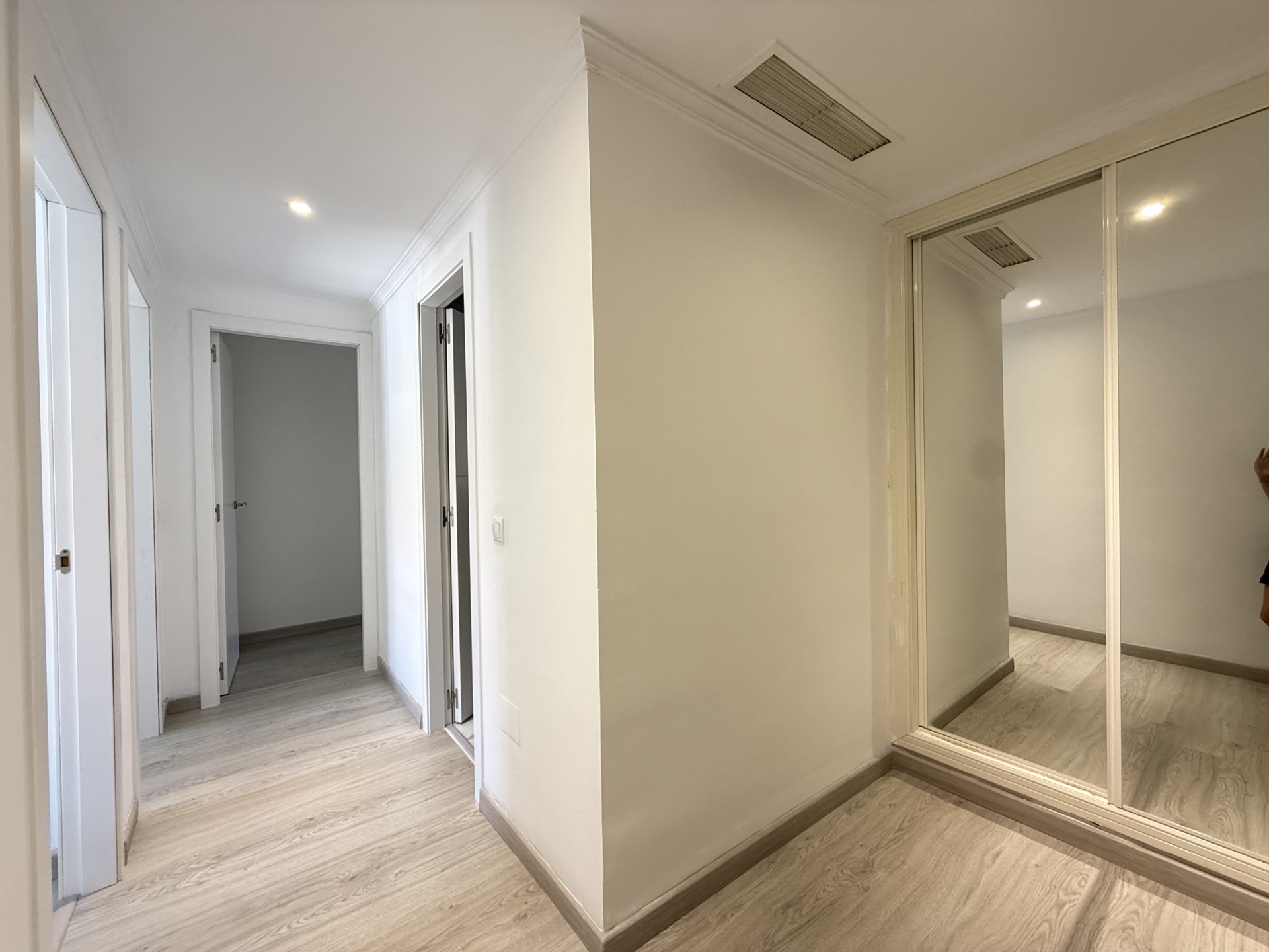 3 Bedroom Apartment in Marbella - Photo 11