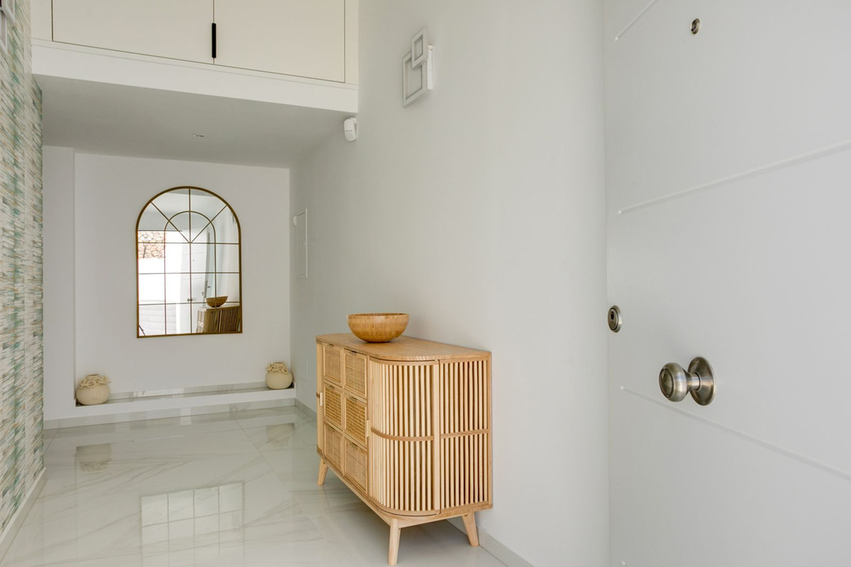 3 Bedroom Villa in Estepona - Photo 8