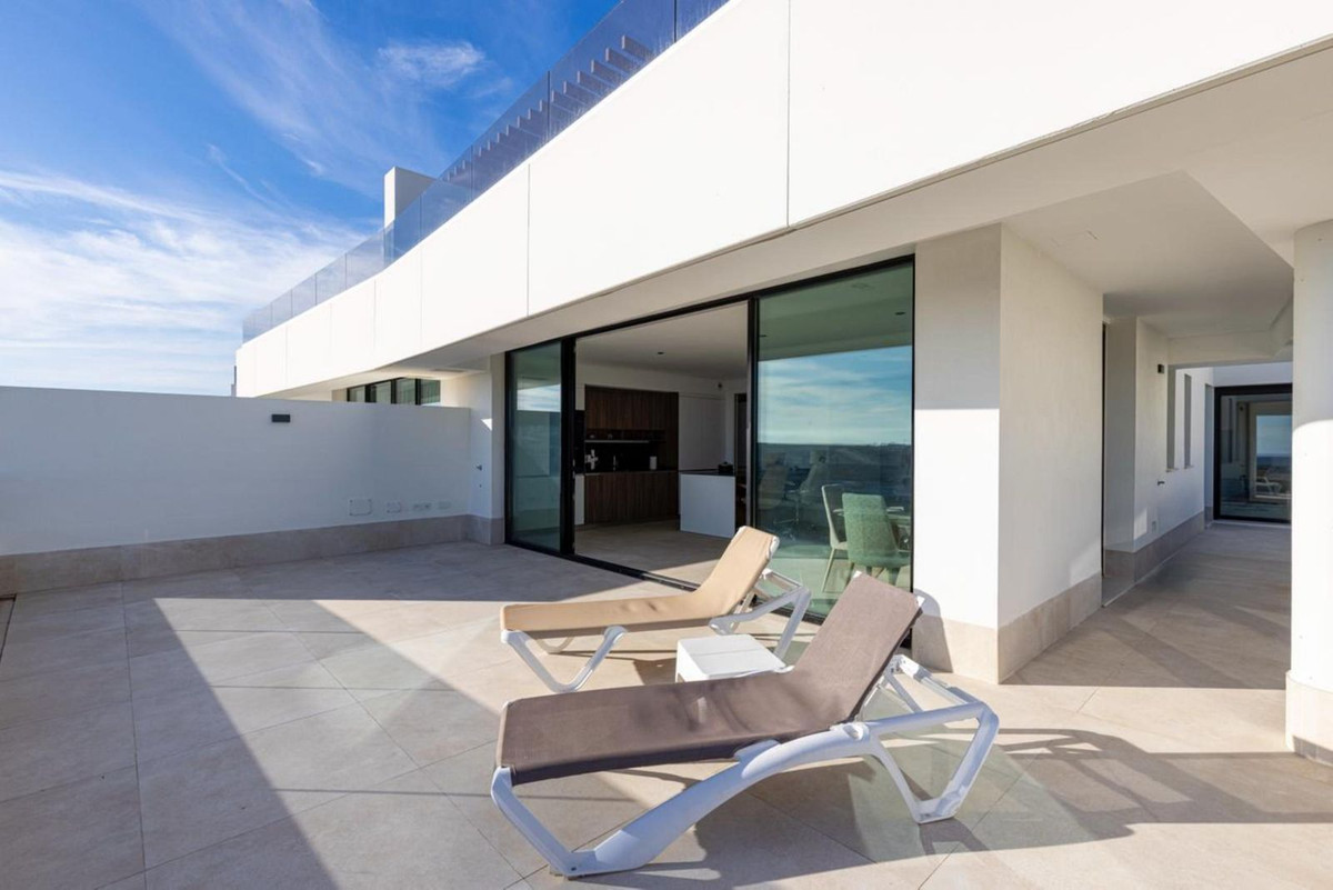 3 Bedroom Penthouse in Estepona - Photo 20