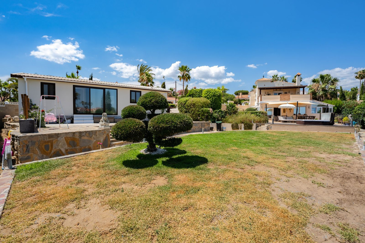 4 Bedroom Villa in Estepona - Photo 39