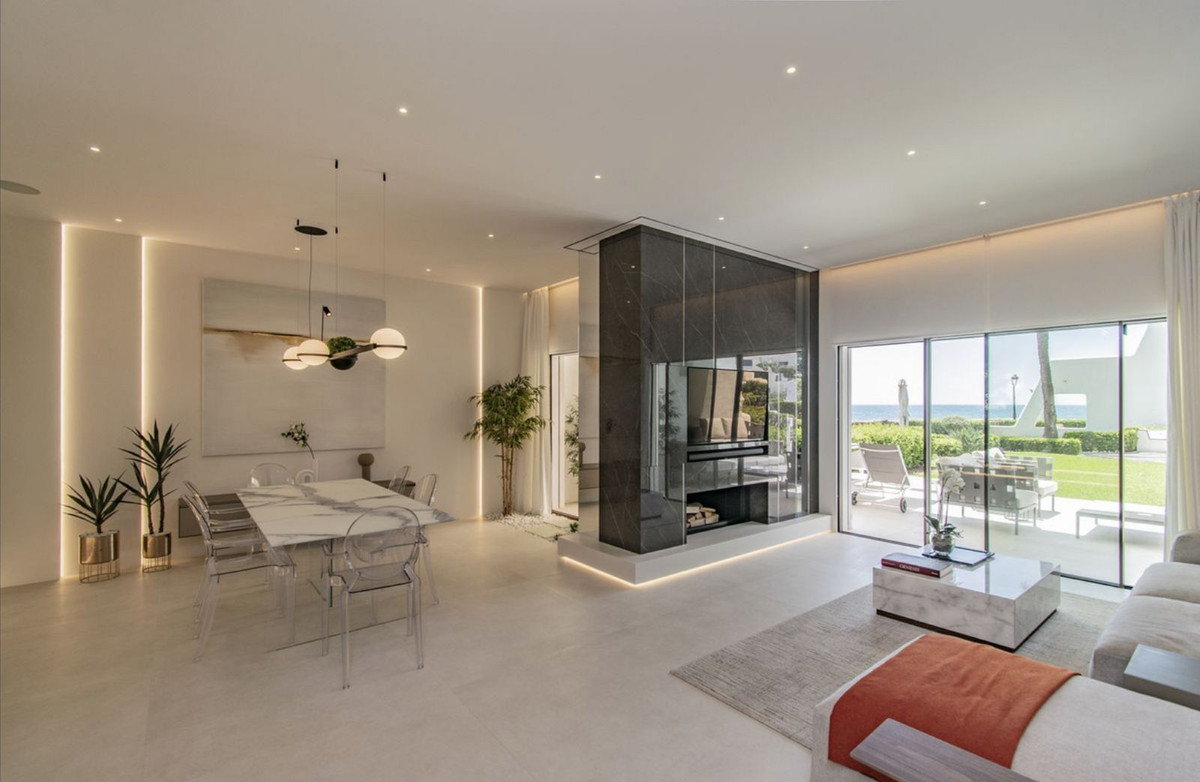 4 Bedroom Townhouse in Marbella - Photo 7