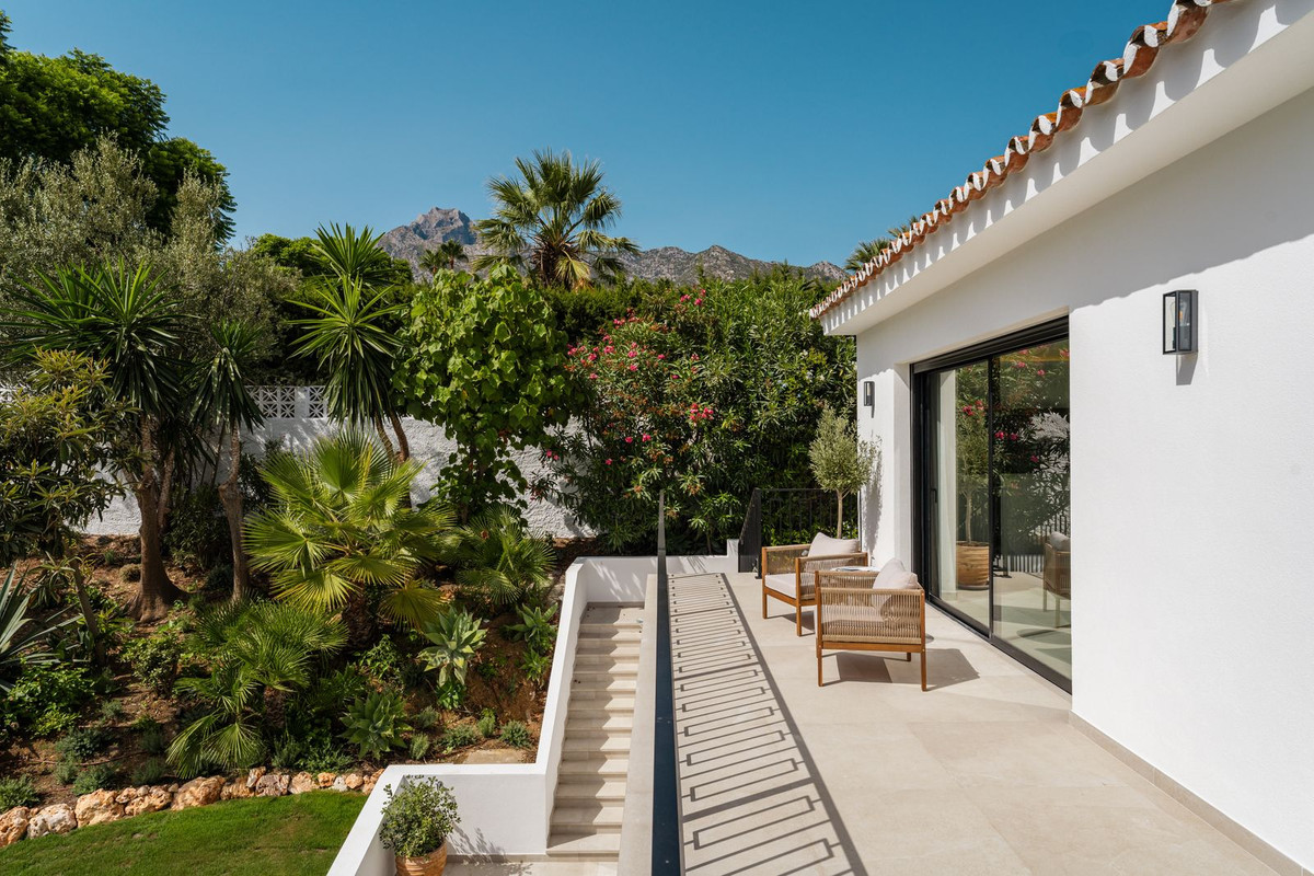 4 Bedroom Villa in Marbella - Photo 32