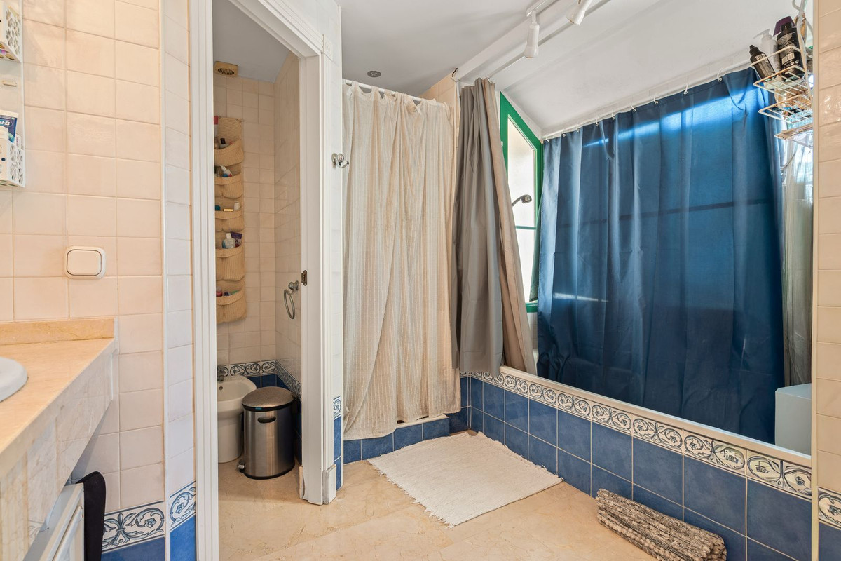 3 Bedroom Penthouse in Casares - Photo 14