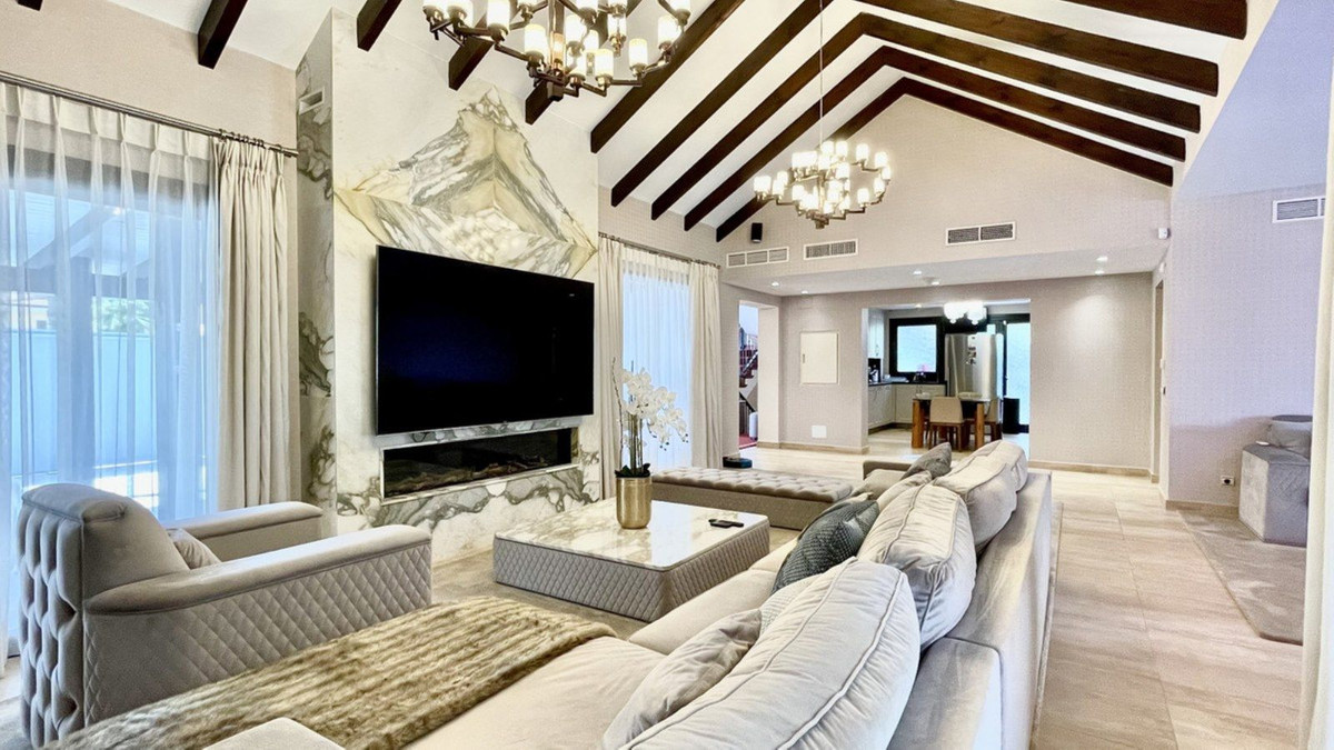 4 Bedroom Villa in Marbella - Photo 18