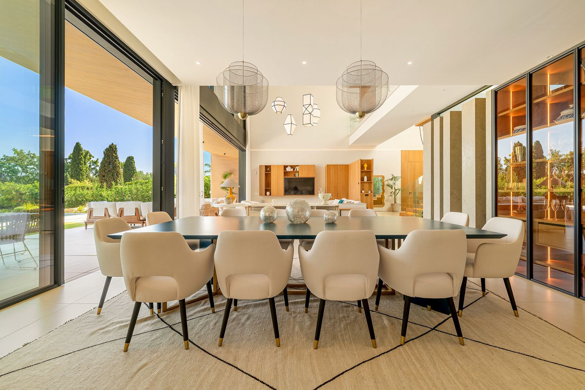 6 Bedroom Villa in San Pedro de Alcántara - Photo 8