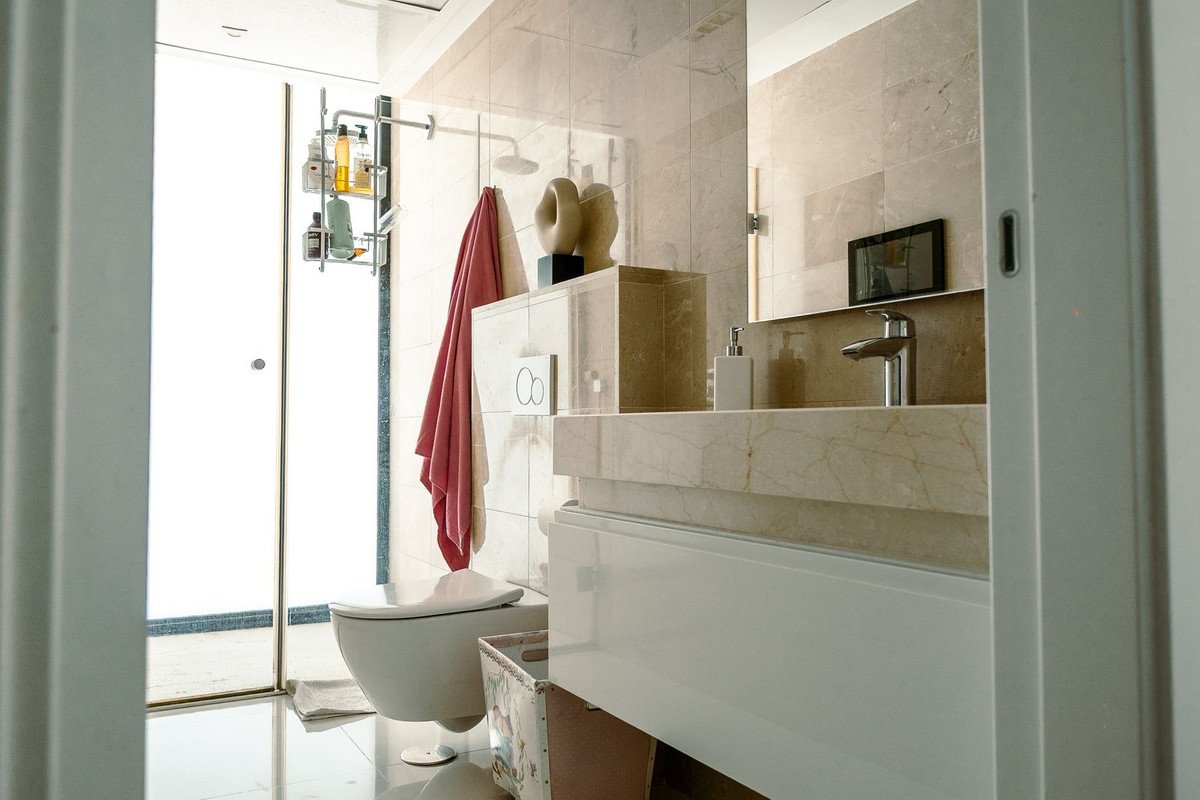 5 Bedroom Villa in Marbella - Photo 18