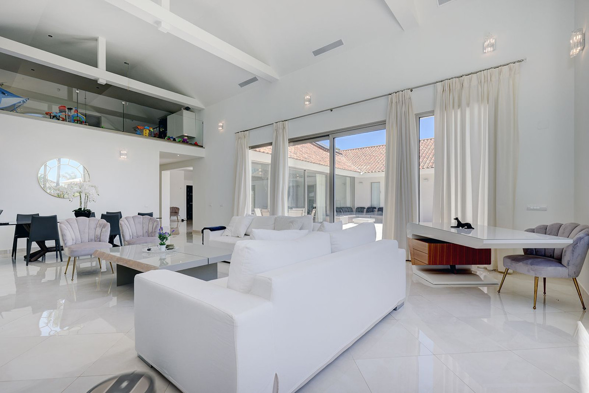 5 Bedroom Villa in Sotogrande - Photo 9