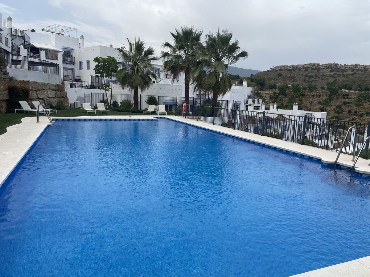 3 Bedroom Apartment in Estepona - Photo 11