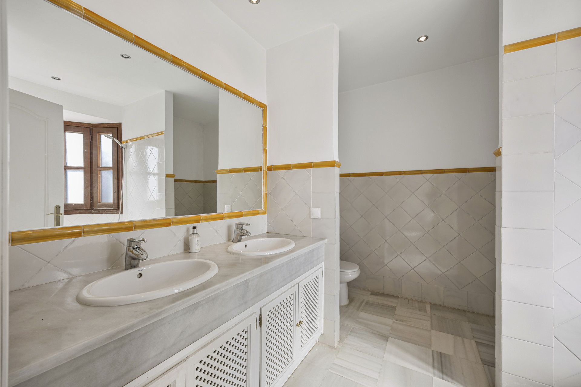 4 Bedroom Townhouse in San Pedro de Alcántara - Photo 13