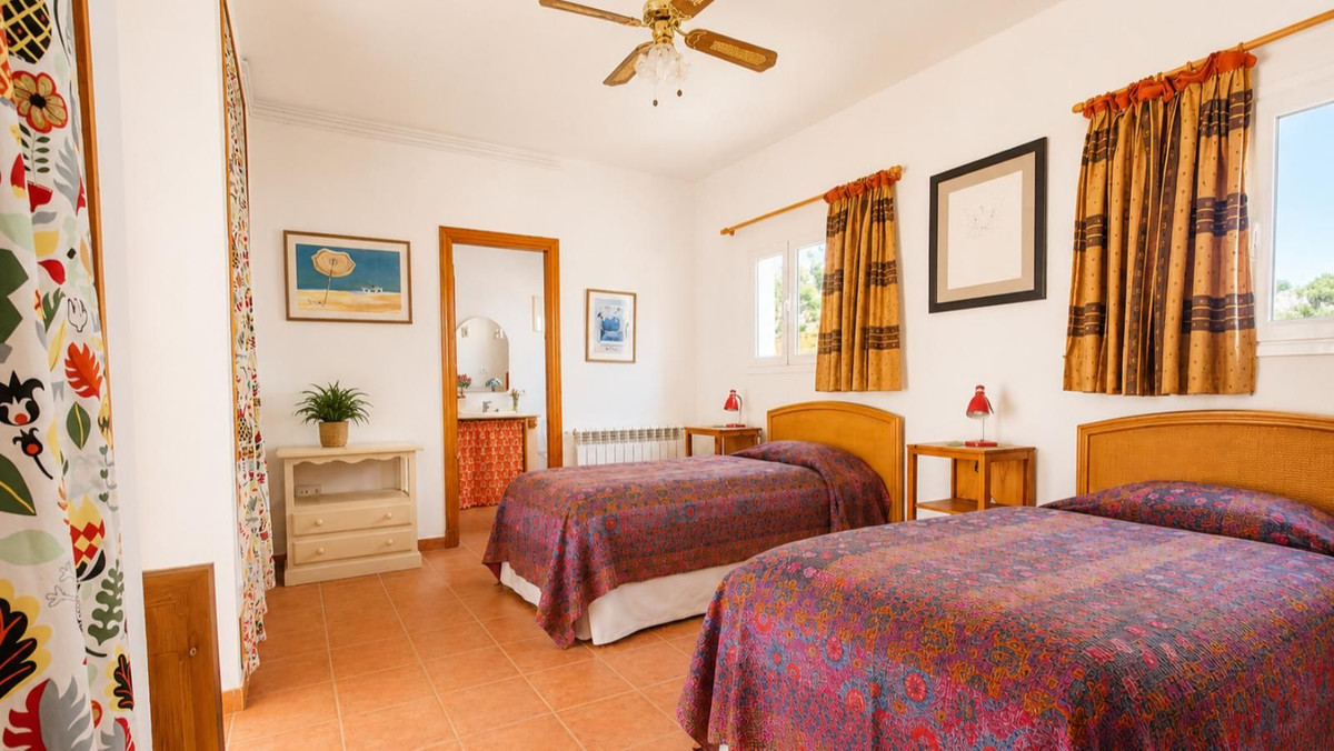 6 Bedroom Townhouse in Tolox - Photo 16