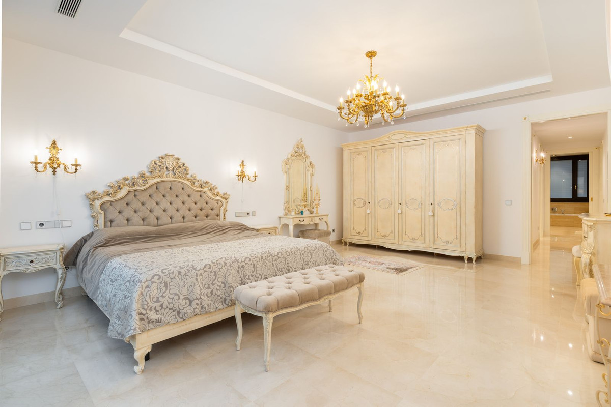 7 Bedroom Villa in San Pedro de Alcántara - Photo 16