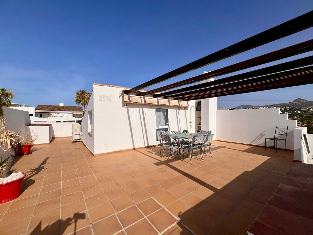 3 Bedroom Penthouse in Estepona - Photo 28