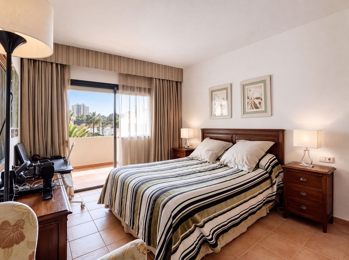 2 Bedroom Apartment in Marbella - Photo 18