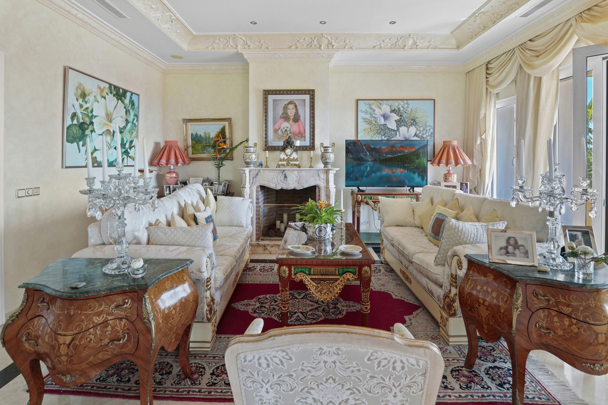 5 Bedroom Villa in Estepona - Photo 14