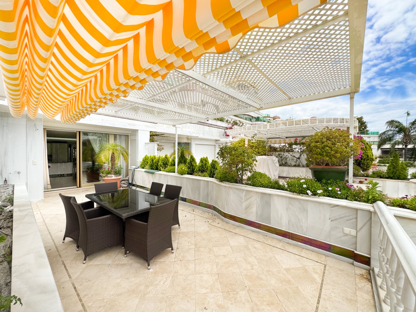 2 Bedroom Apartment in Marbella - Photo 8