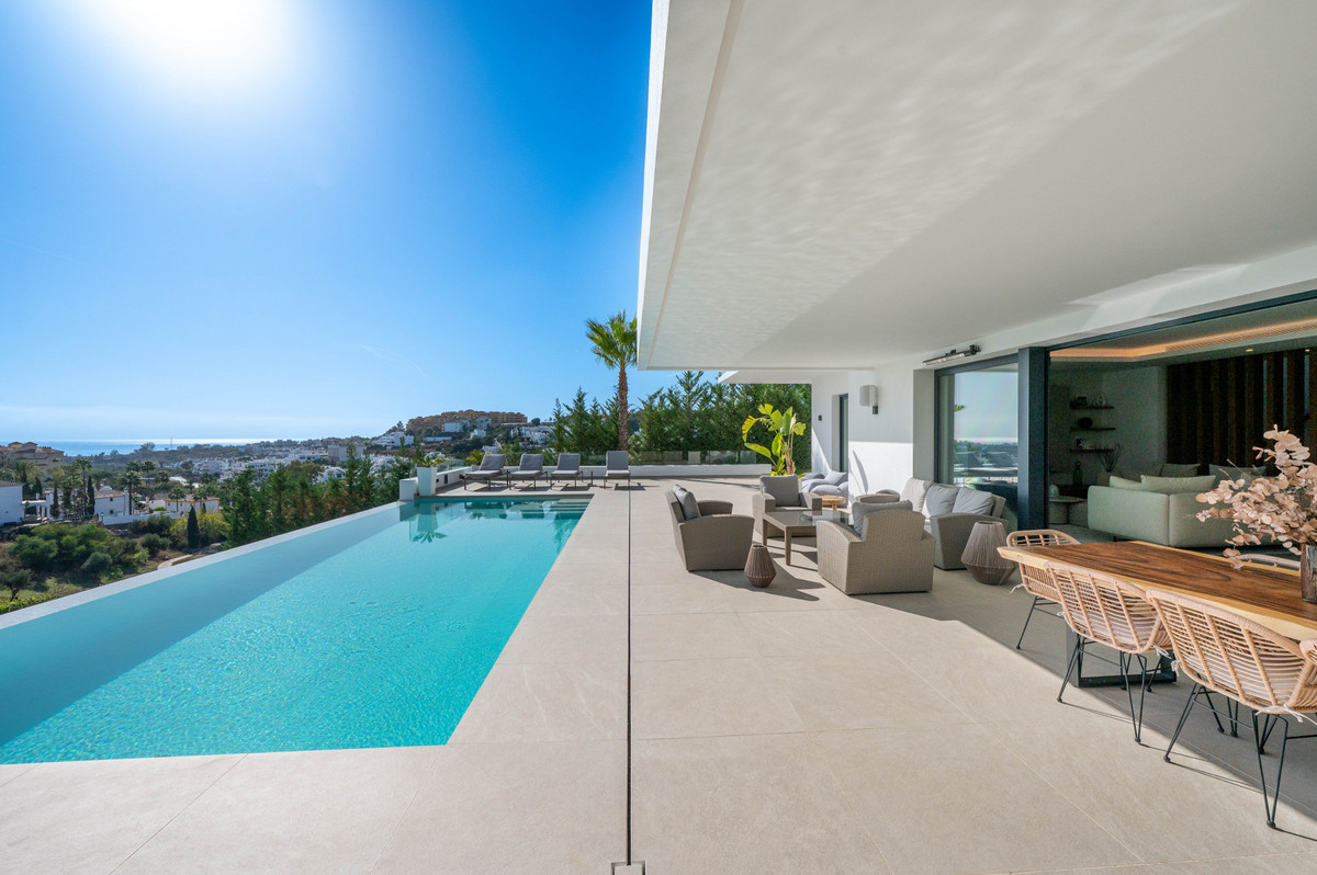 6 Bedroom Villa in Estepona - Photo 16