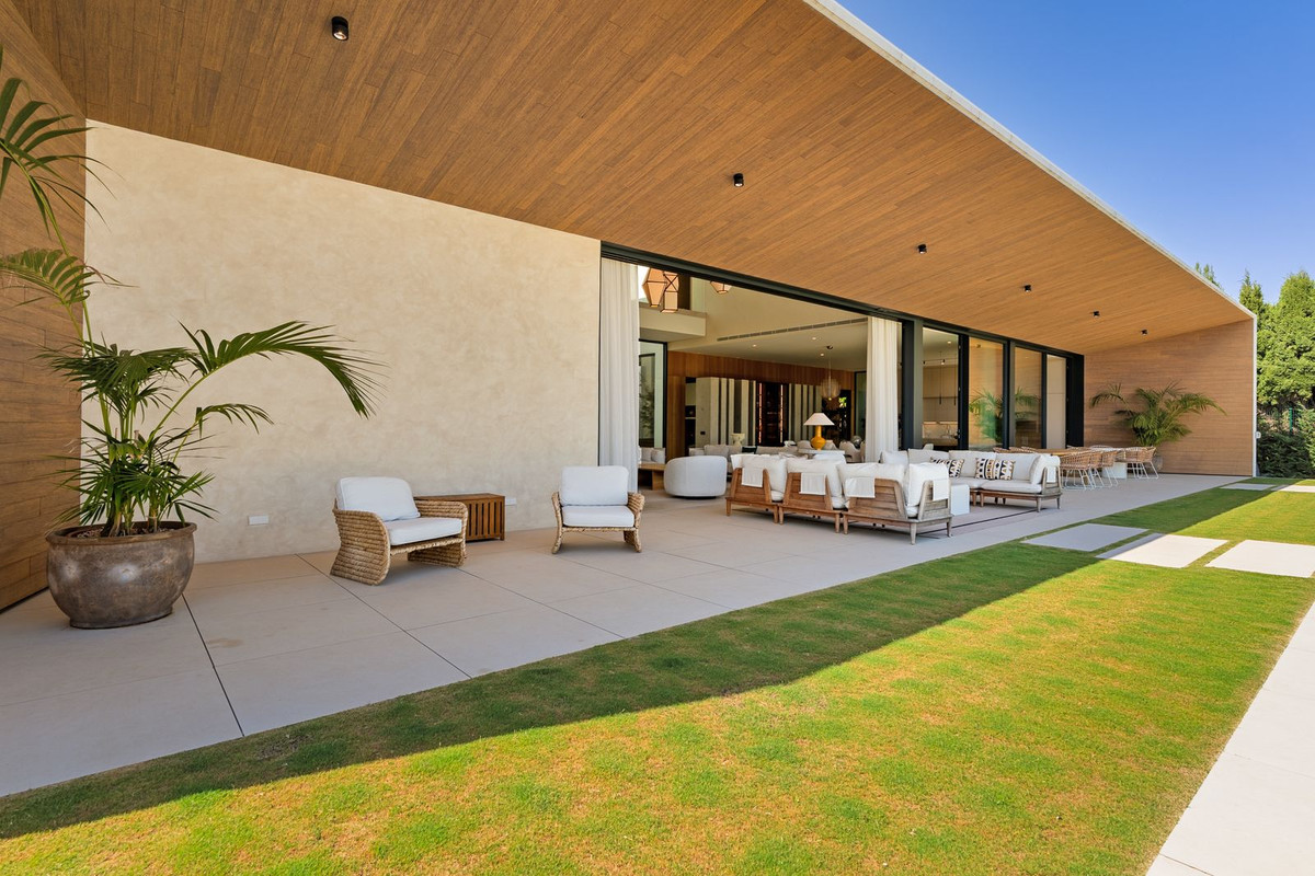 6 Bedroom Villa in San Pedro de Alcántara - Photo 15