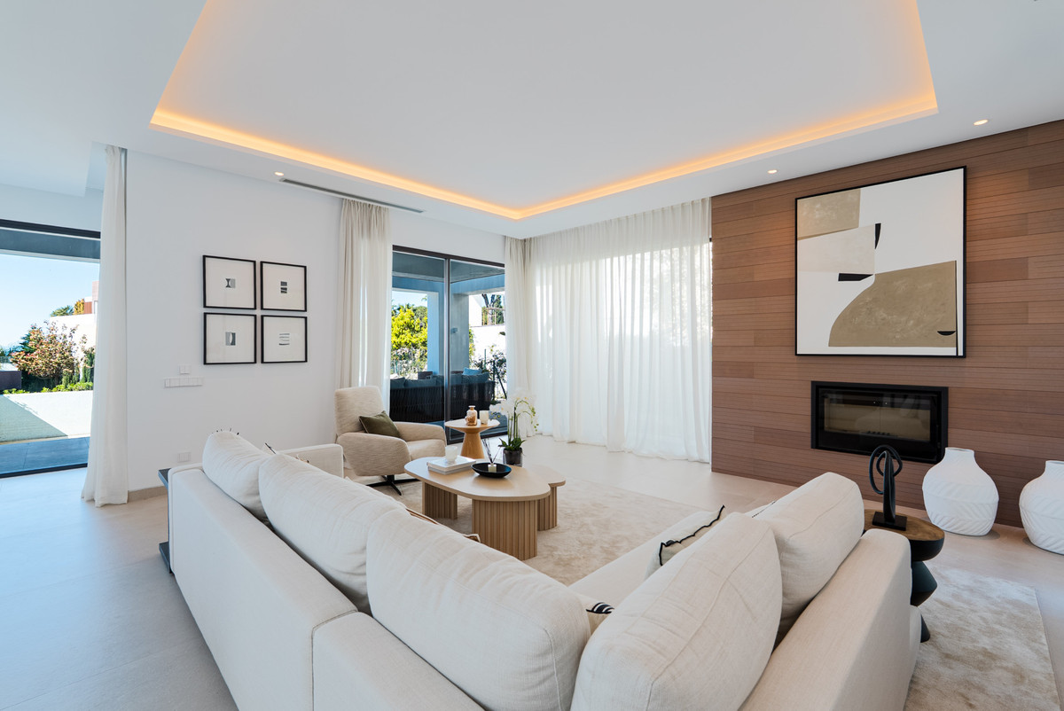 4 Bedroom Villa in Marbella - Photo 7