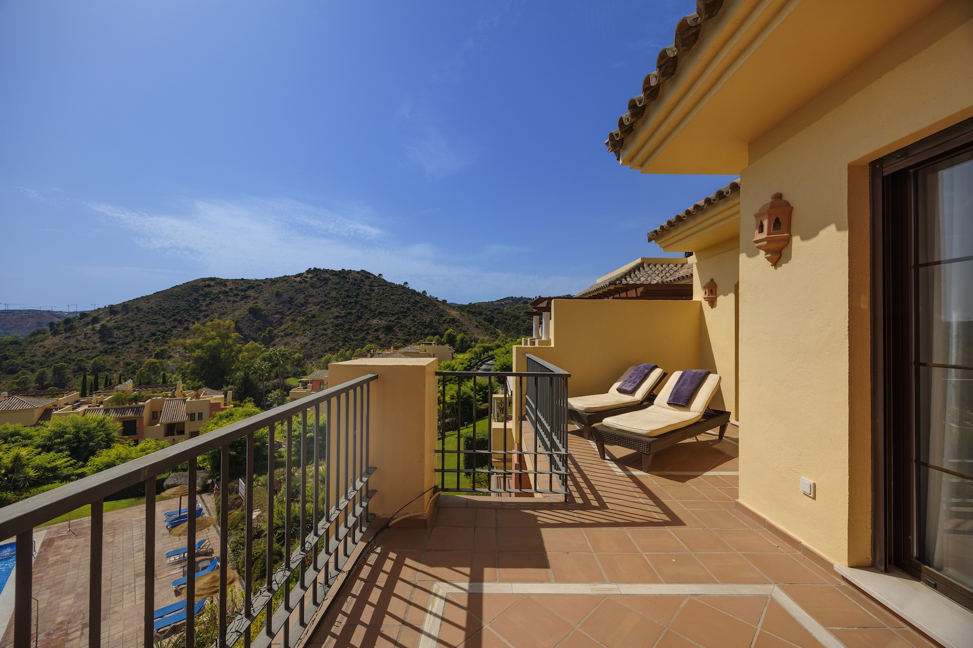 3 Bedroom Penthouse in Benahavís - Photo 5