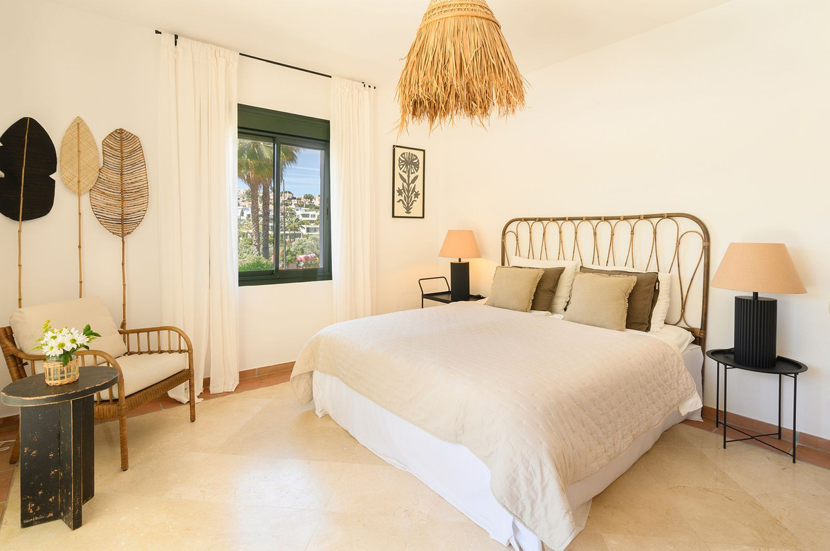4 Bedroom Villa in Estepona - Photo 18