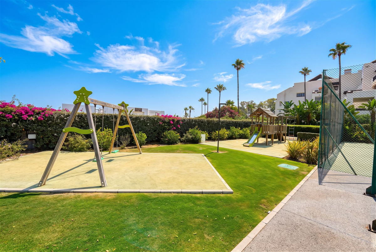 3 Bedroom Apartment in Estepona - Photo 35