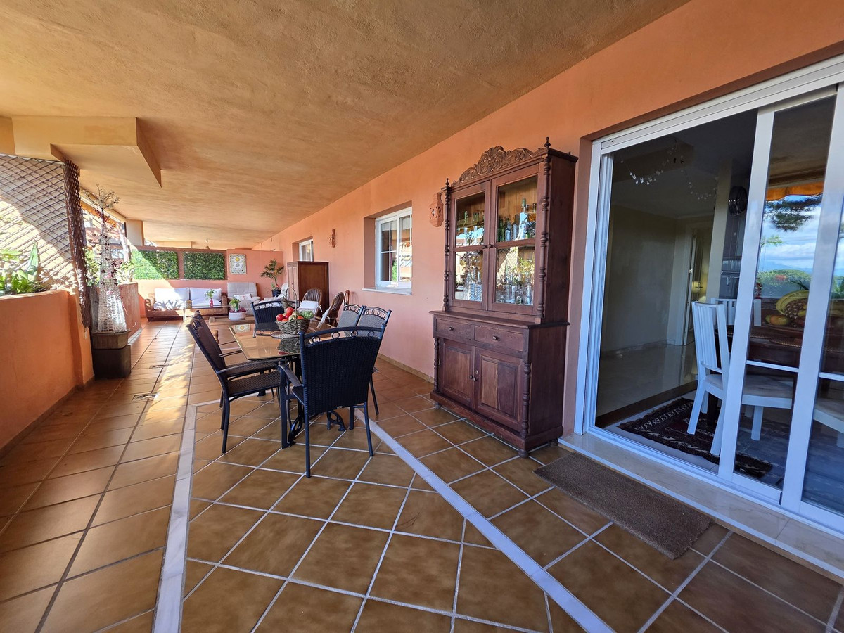 2 Bedroom Apartment in Marbella - Photo 5