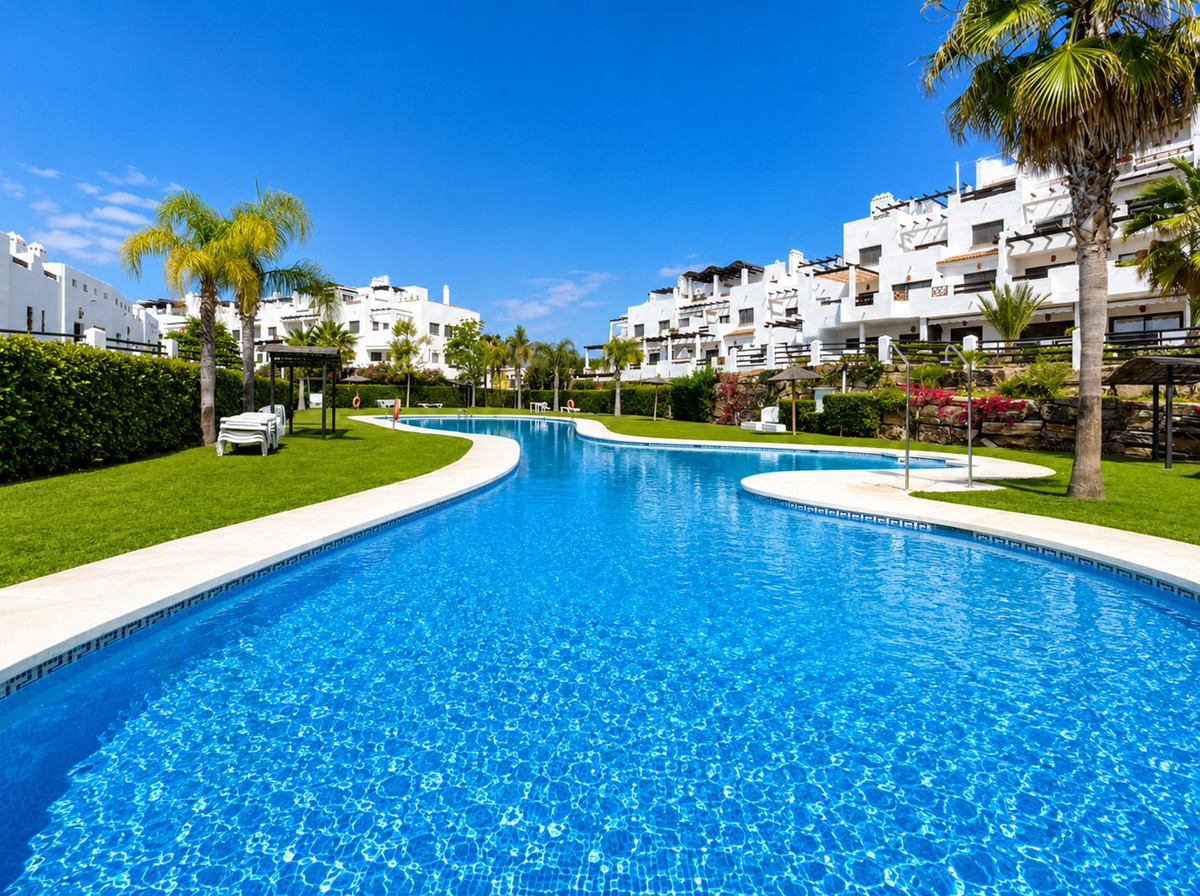 2 Bedroom Apartment in Estepona - Photo 32