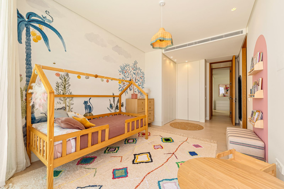 6 Bedroom Villa in San Pedro de Alcántara - Photo 36